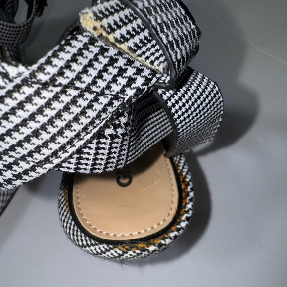 Gianni Bini Rizbee houndstooth black and white pointed toe kitten heels size 8 - Picture 7 of 11